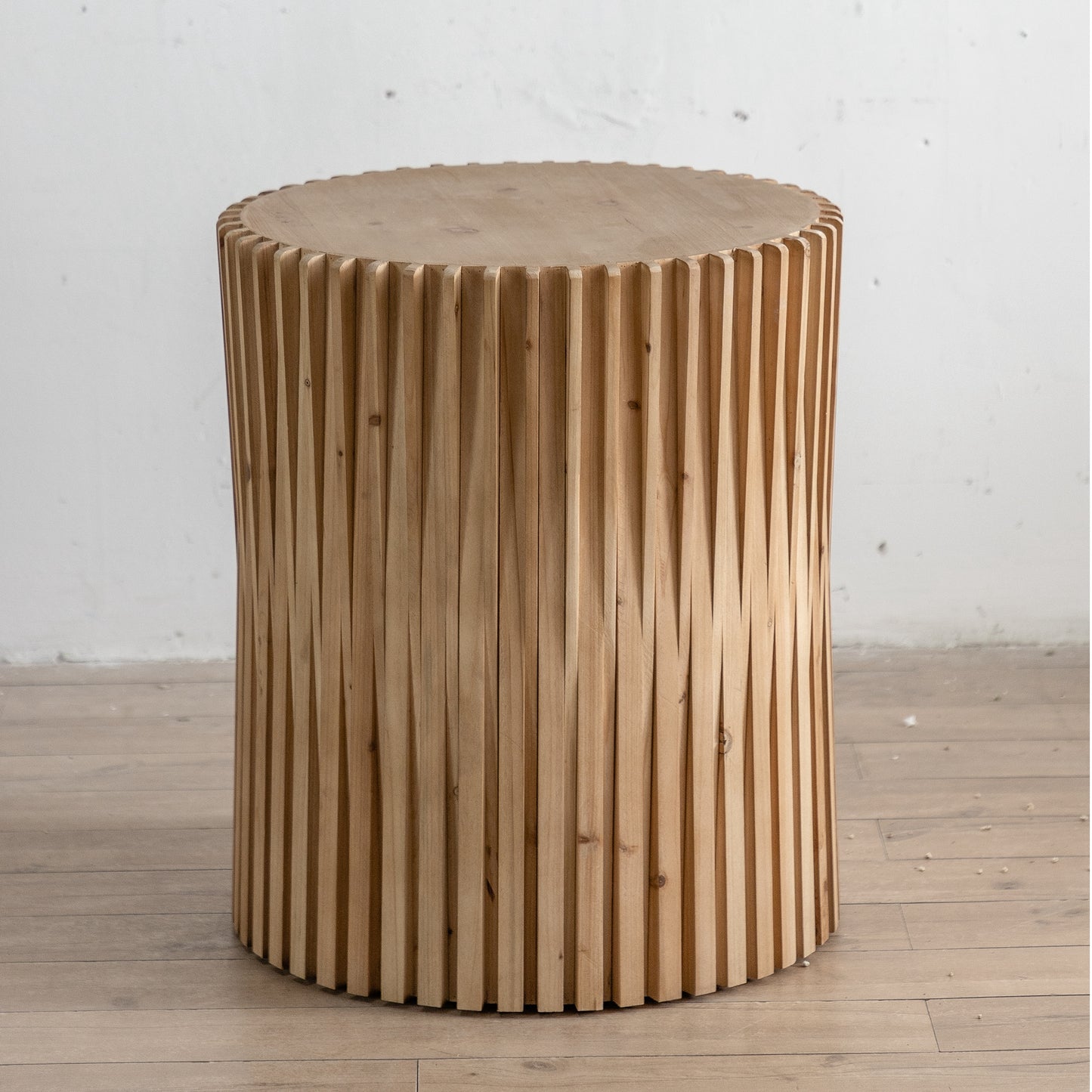 Retro Fashion Style Cylindrical Coffee Table with Vertical Texture Relief Design,Suitable for Living Room,Office,and Dining Room