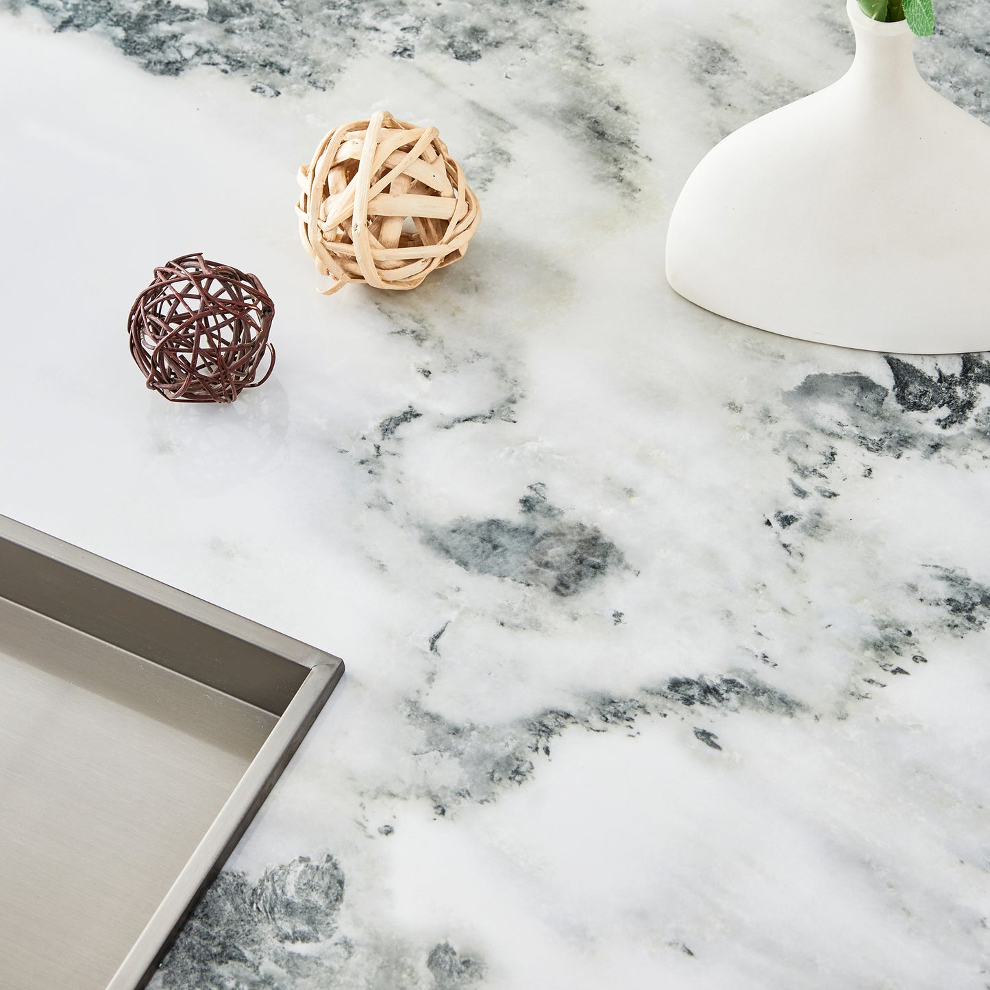 A modern and practical coffee table, black and white in imitation marble pattern, made of MDF material. The fusion of elegance and natural fashion 31.4"* 31.4"* 12 "